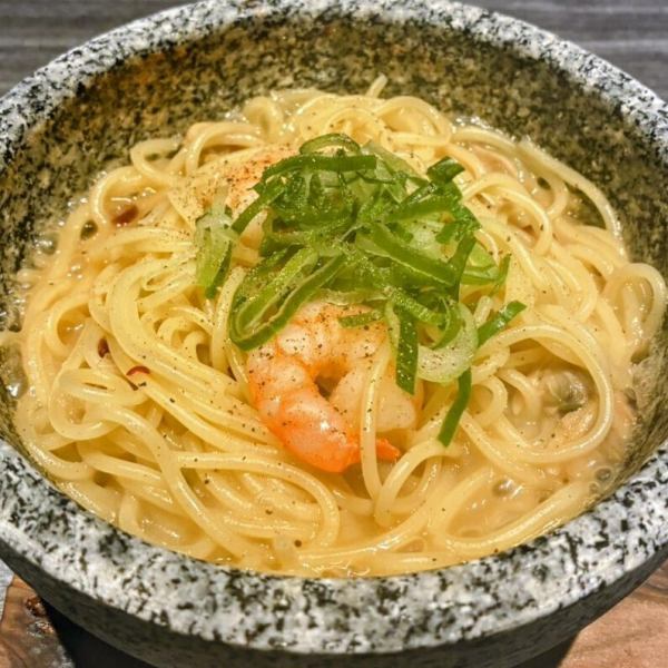 「石焼パスタ 海老とアサリの和風」