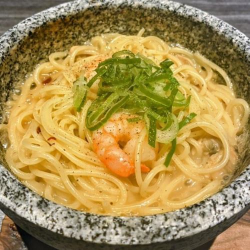 「石焼パスタ　海老とアサリの和風」