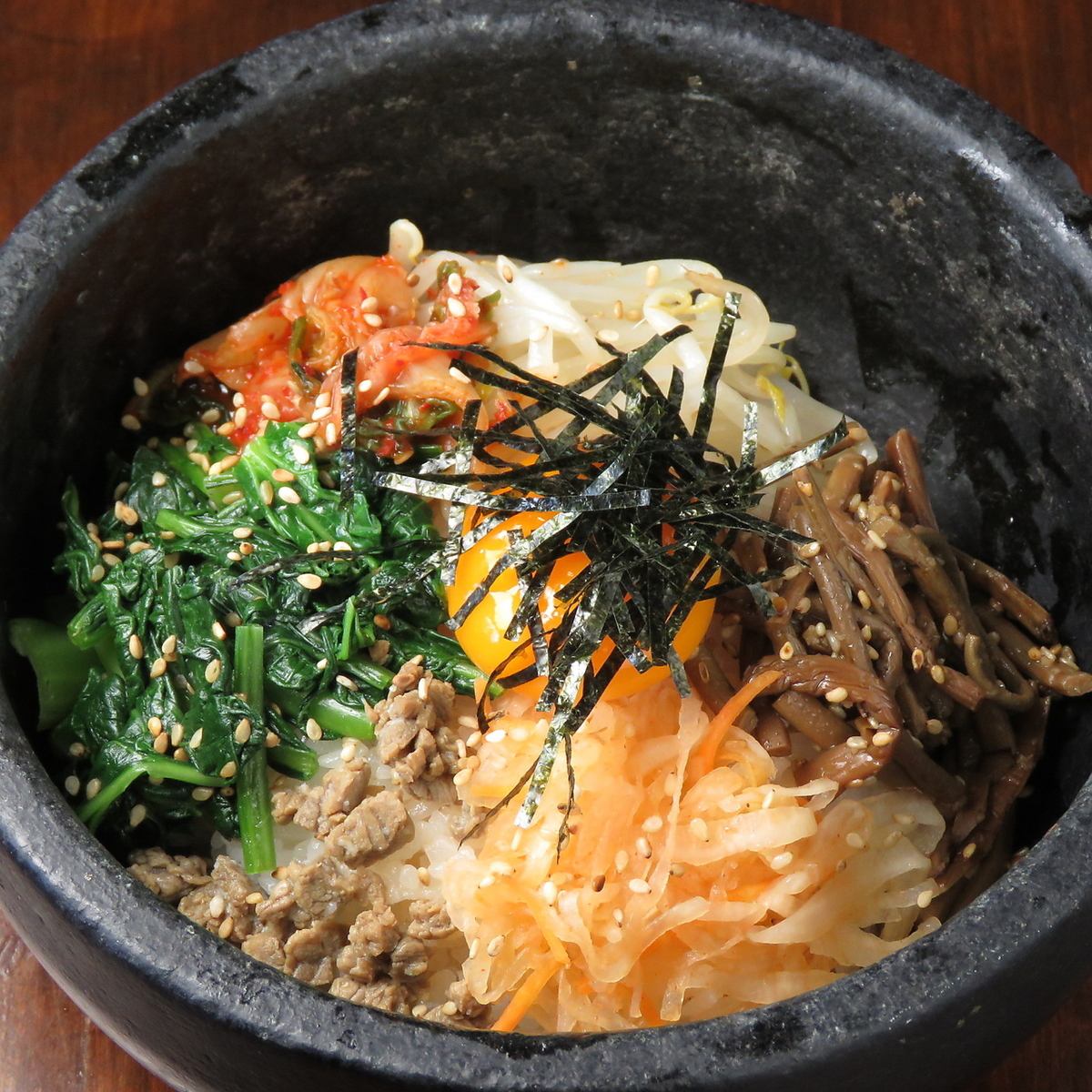 The piping hot stone-grilled bibimbap will whet your appetite! It's a popular finishing dish!