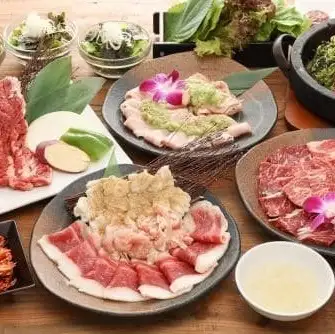 尽情享用牛舌、和牛和海鲜!奢华套餐,仅需6500日元。