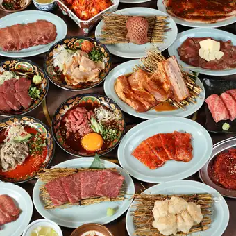 飲み放題付きコース★５０００円★大人気の塩ホルモンや和牛月見カルビなどが入ったお得なコース