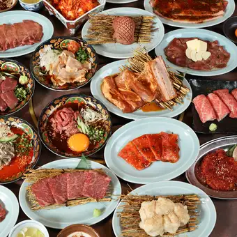 飲み放題付き★８０００円★大人気のレアステーキユッケ風や厚切りタンが入ったコースです！