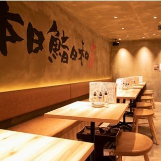 這是可容納2人的餐桌座位。最多可容納 16 人，其中包括 4 個座位。