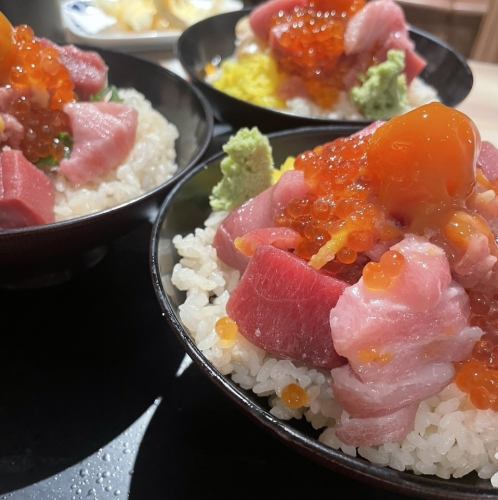 奢华！红肉和肥美金枪鱼盖饭＆鲣鱼盖饭套餐