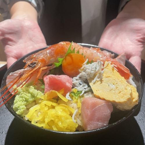 【★ランチ後長期滞在してOK★】お昼にしか食べれない裏メニュー！海鮮丼1999円