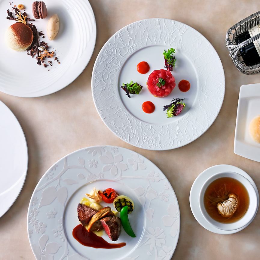 We offer an exciting course menu featuring dishes made with luxurious high-quality ingredients.♪