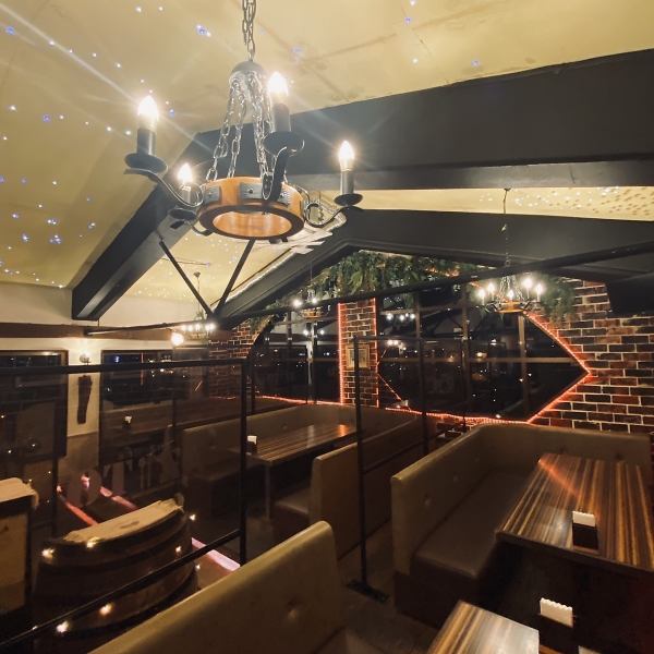 There are seats where you can see the night view of Nago.The large open windows create a romantic atmosphere.Perfect for dates and anniversaries ◎