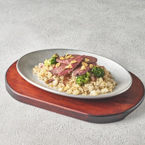 気まぐれ焦がし醤油のビーフガーリックライス