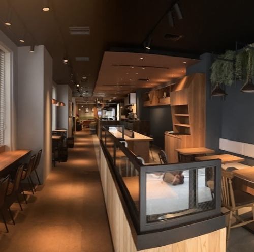 新宿駅から徒歩すぐ。用途さまざまに利用できる空間