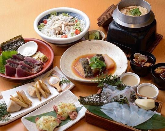 【寅八コース】新鮮な泳ぎイカお造りやカツオの藁焼きなど含む全9品6,500円