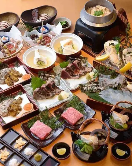 スタンダード飲放題【接待コース】泳ぎイカ造りやカツオ藁焼、国産ヘレ等全10品13,000円