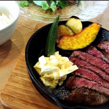 [Specially selected fillet lunch] 11:30~◆Tender fillet with dessert in total of 5 dishes! 1,650 yen (tax included)