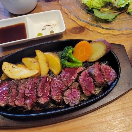 [Very popular skirt steak lunch] 11:30~◆If you want meat and healthy food, this is it! 5 items in total, 1,760 yen (tax included)