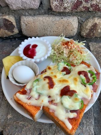【B】서비스…드링크 대+385엔으로 토스트·삶은 달걀·샐러드·요구르트·스프를 서비스