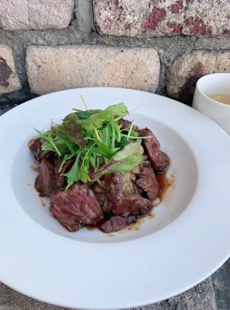 Rice bowl with steak