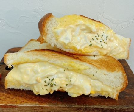 <Toast>Egg sandwich