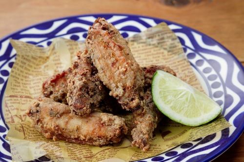 Bone-in fried chicken that goes well with alcohol