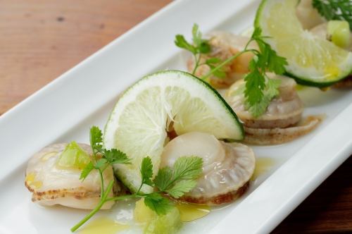 Green ceviche with scallops and kiwi