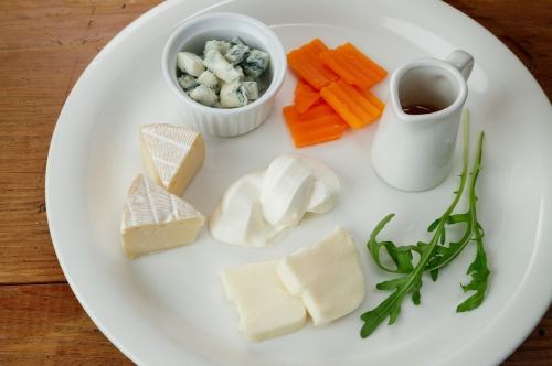 Fresh cheese and world cheese platter