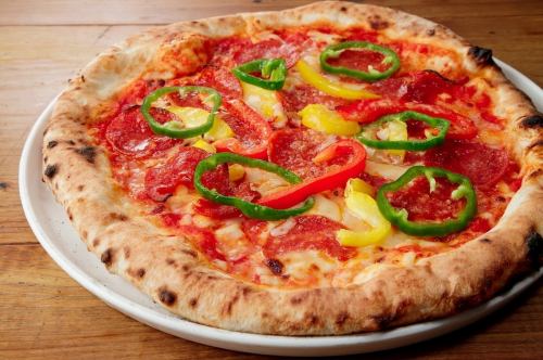 [Tomato] Pepperoni salami and paprika mixed pizza