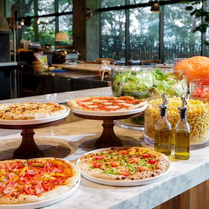 ランチ限定★ピザ食べ放題が大人気♪