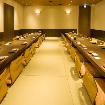 20-32 people Large hall Private room 20 people (adults) -32 people Private room type Fully reserved private room can be used for 60-114 people.