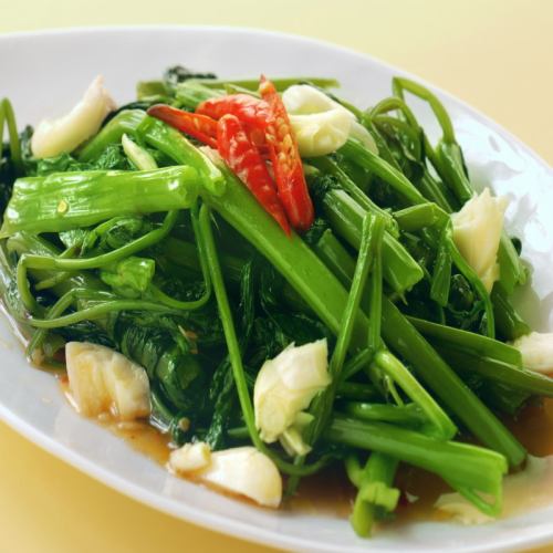 Stir-fried water spinach with oysters