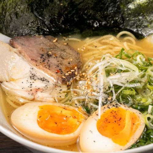 牛出汁　鶏白湯ラーメン