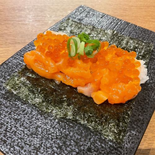 Salmon and salmon roe hand roll