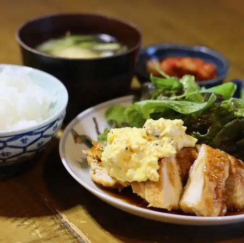 ランチで人気の柔らかチキン南蛮