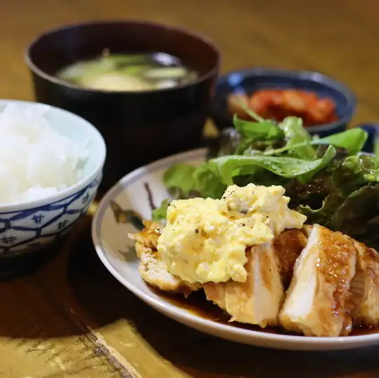 ランチで人気の柔らかチキン南蛮