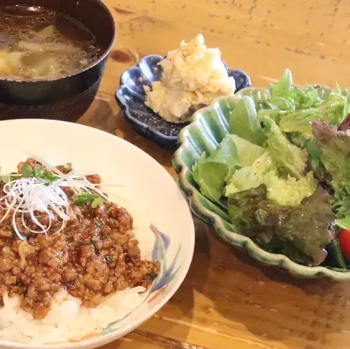 京鴨みんちの丼ものランチ