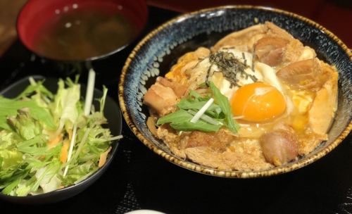 Oyakodon set meal (large serving of rice, free refill of miso soup)