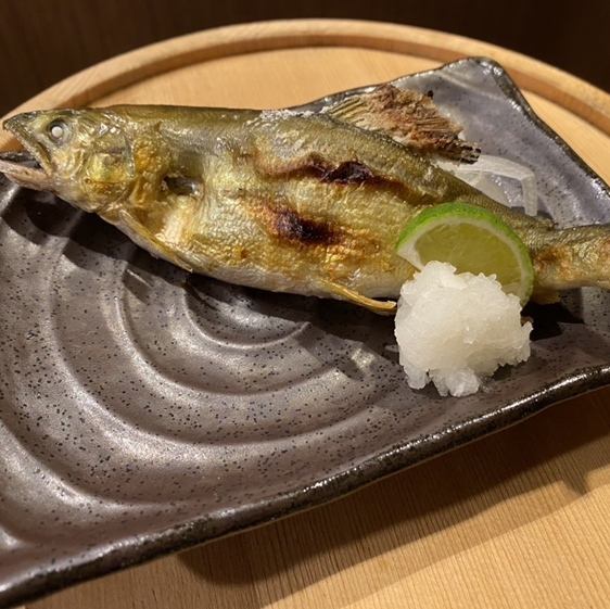 [Signboard menu alongside yakitori] Seasonal grilled fish