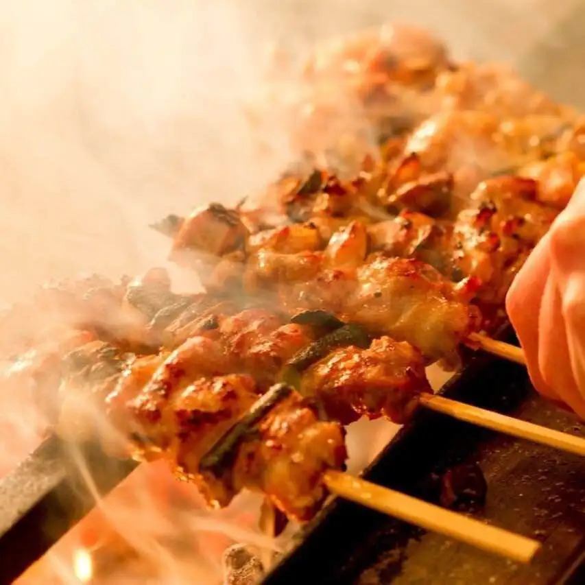 The all-you-can-eat charcoal-grilled chicken and all-you-can-drink course is 3,000 yen.