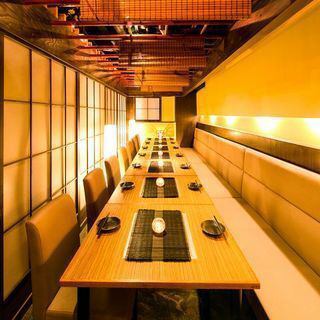 The private room space was created by a designer with the theme of a relaxing space, and can be used for a variety of purposes in Shinjuku.In order to meet your needs, our staff will guide you to a private room that suits your occasion.We also have large rooms that can accommodate groups, so please make your reservations early.[Shinjuku night view private room birthday anniversary]