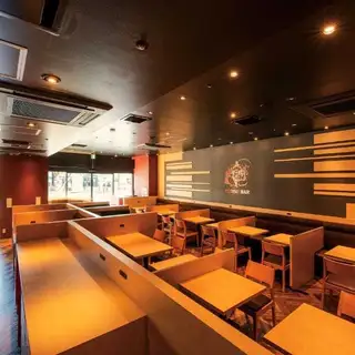 昼飲みやランチ会から各種宴会、ご家族でのお食事まで幅広い場面でご利用いただけるテーブル席をご用意しております。
