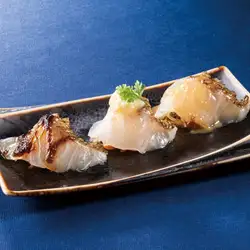 海帶醃製鯛魚薄片配三種醬汁 <小份量>