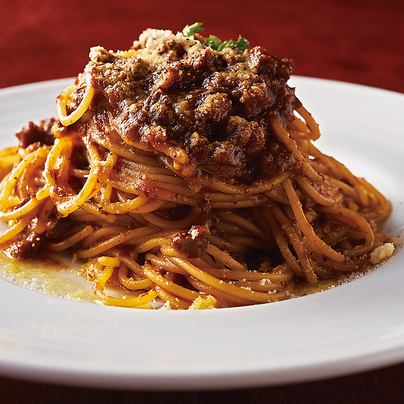 Beef shoulder ragout with spaghetti Bolognese style