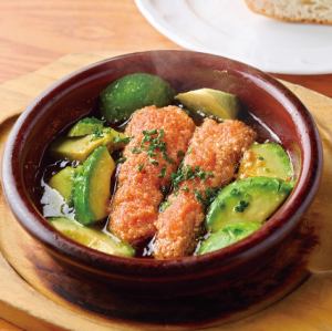 酪梨和辣味鱈魚籽