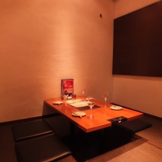 A digging seat for 4 people.It is a semi-private room.
