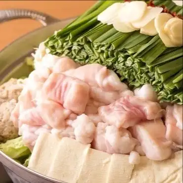 もつ鍋は、あごだし醤油ベースの「博多盛」も人気です！