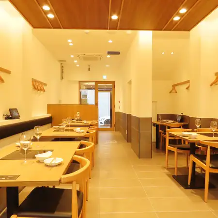 本場博多のもつ鍋＆タンしゃぶ専門店！個室や宴会向けテーブル席有り！