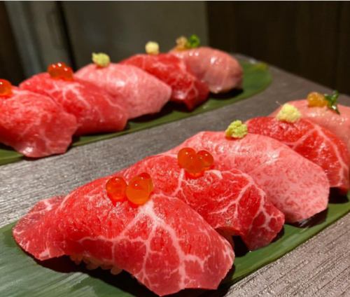 Assortment of 5 pieces of Ozaki beef sushi (2 lean pieces, fatty tuna, broiled, pickled)