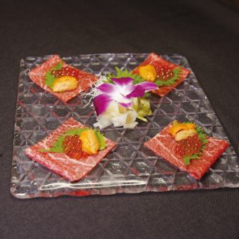 尾崎牛の赤身刺し うにといくらを乗せて