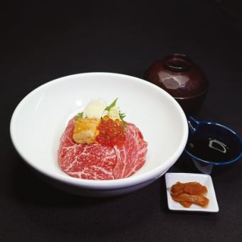 尾崎牛の漬け丼 ウニいくらのせ