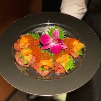 薄切りヒレステーキ ウニとイクラを乗せて/牛タントマト煮込み