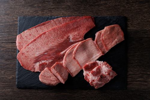 和牛タン五種盛り 各二枚