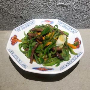 青椒肉絲(チンジャオロース)