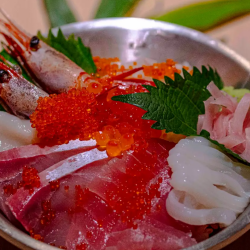 豊洲市場直送ミニ海鮮丼